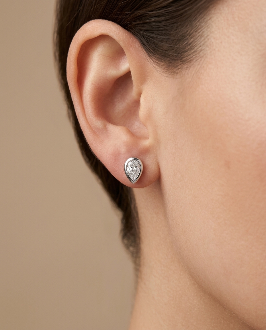 14KT White Gold Pear Shape Diamonds Earring on model